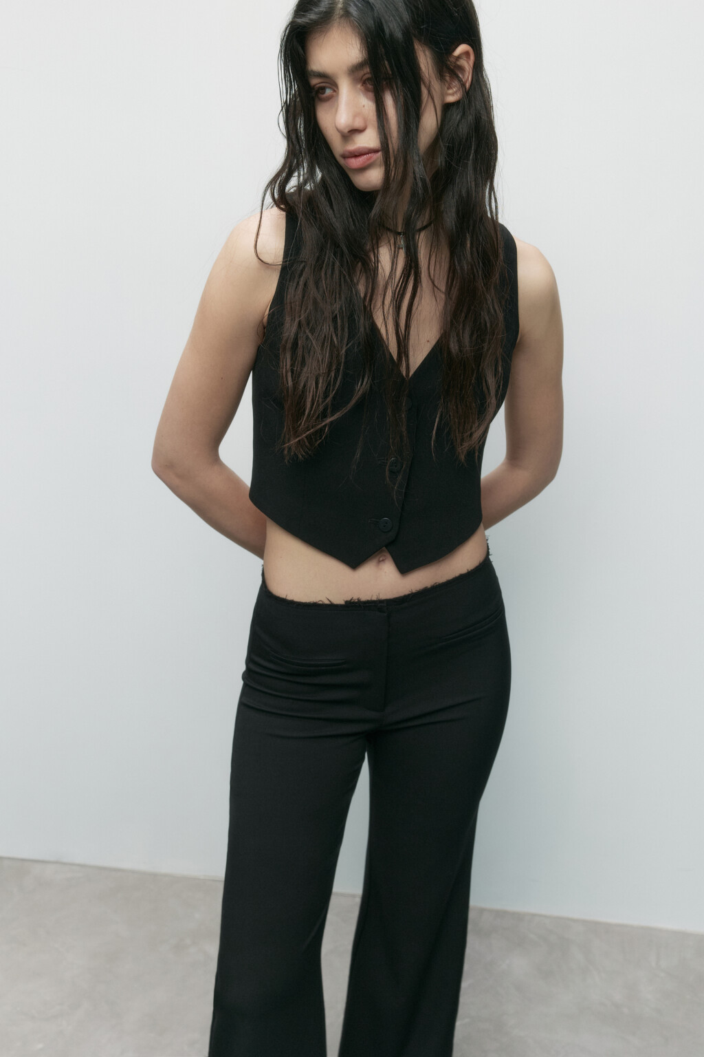 Жилет костюмный приталенный - цвет черный - 2