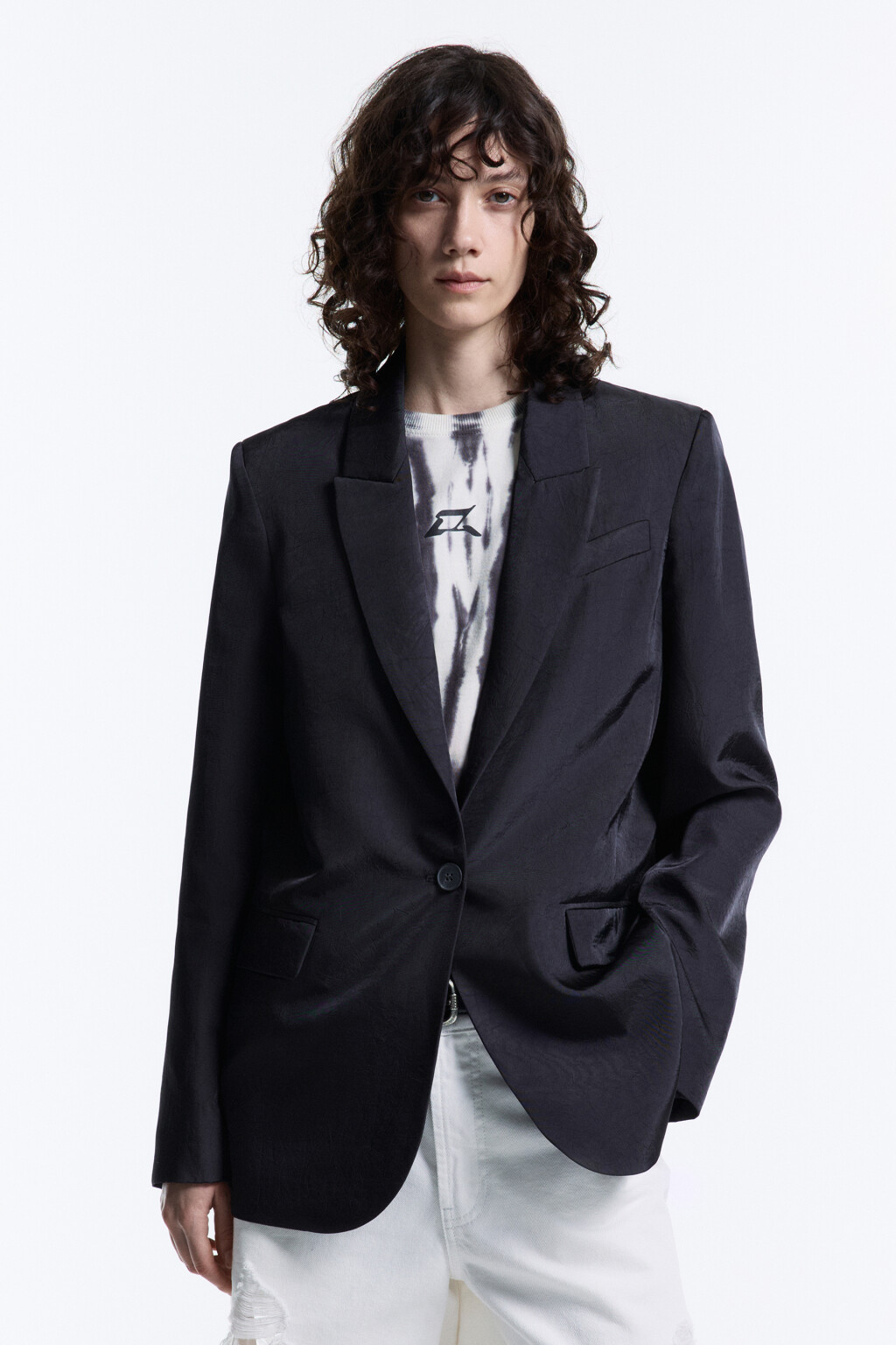 Пиджак однобортный из жатой костюмной ткани - цвет черный - 2