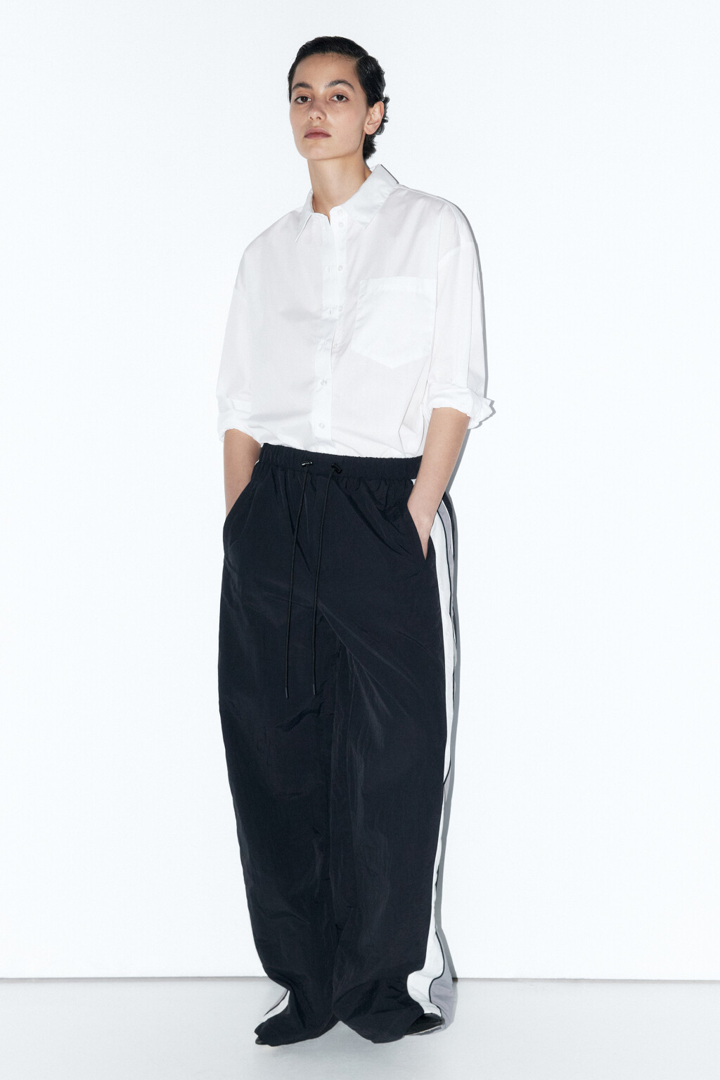 Брюки широкие с лампасами - цвет черный - 1