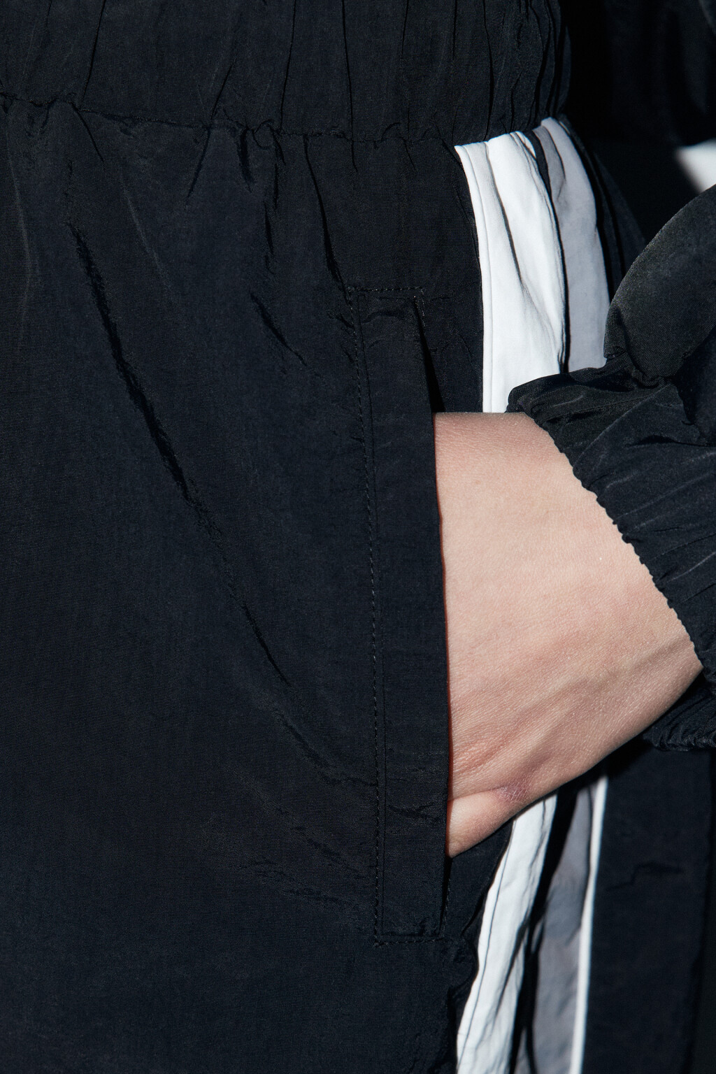 Брюки широкие с лампасами - цвет черный - 8