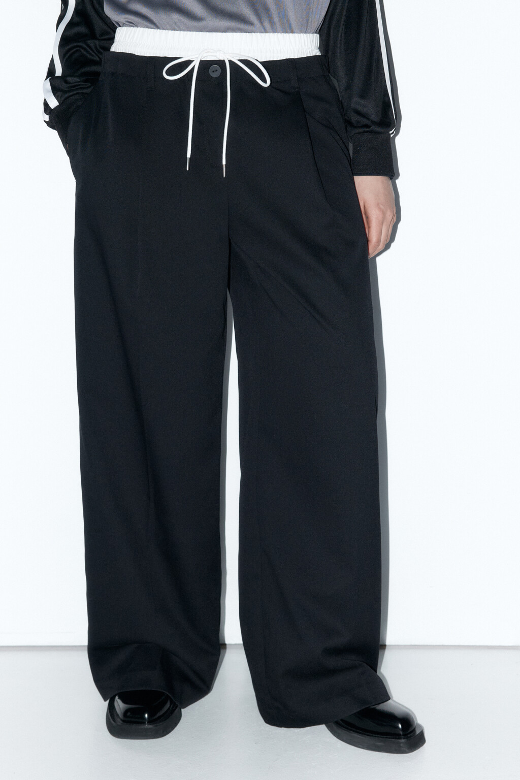 Брюки широкие с двойным поясом - цвет черный - 2
