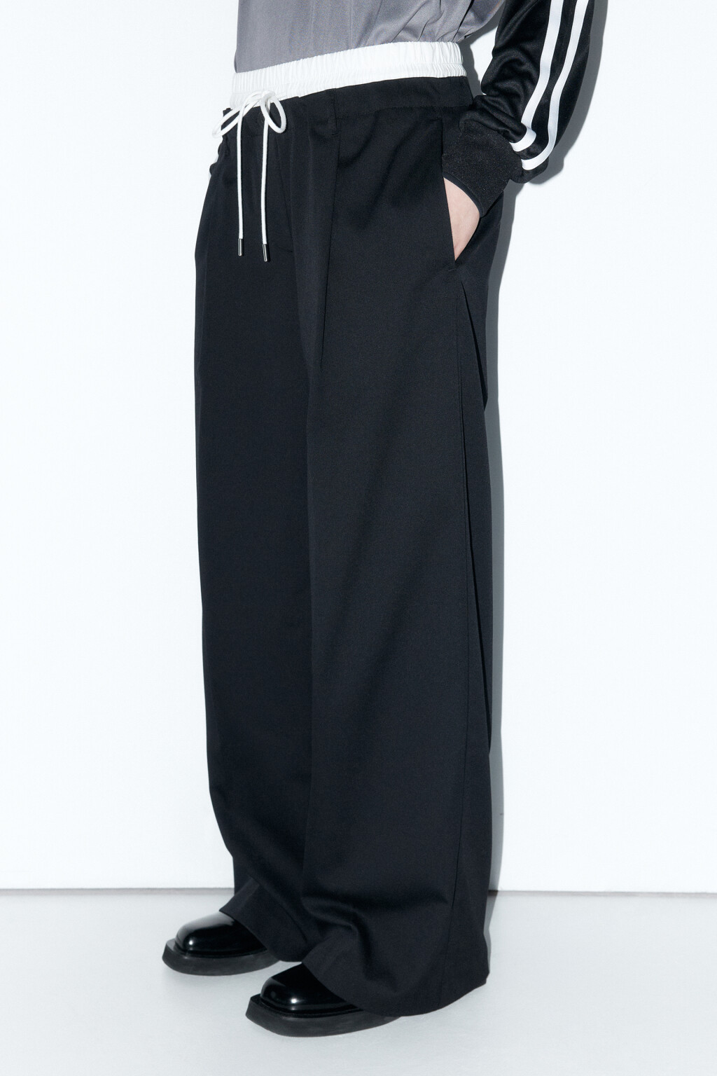 Брюки широкие с двойным поясом - цвет черный - 3