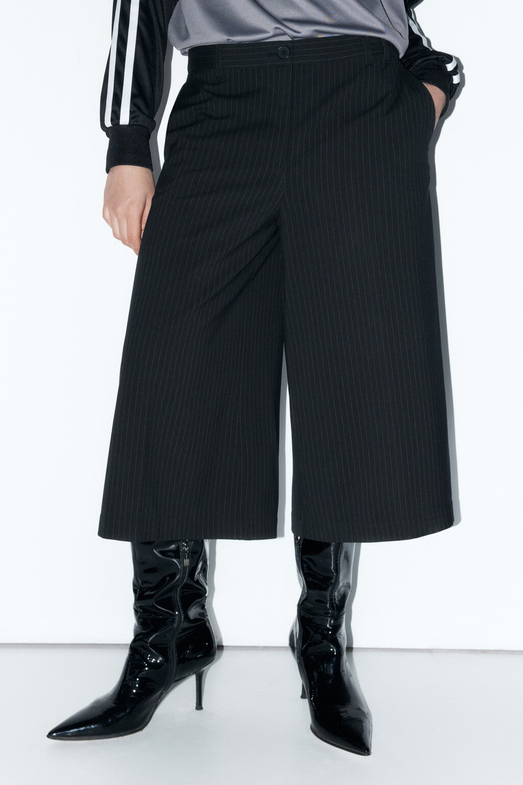 Брюки-кюлоты широкие костюмные - цвет черный - 2
