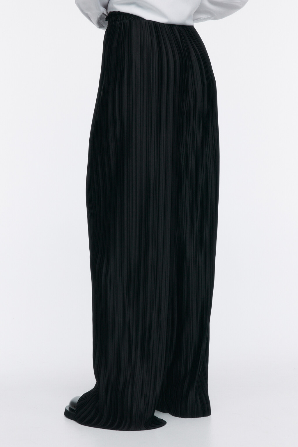 Брюки широкие из плиссированной ткани - цвет черный - 3