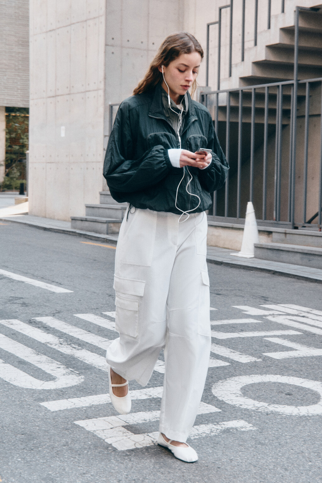 Брюки-карго широкие из льняной ткани - цвет белый - 10