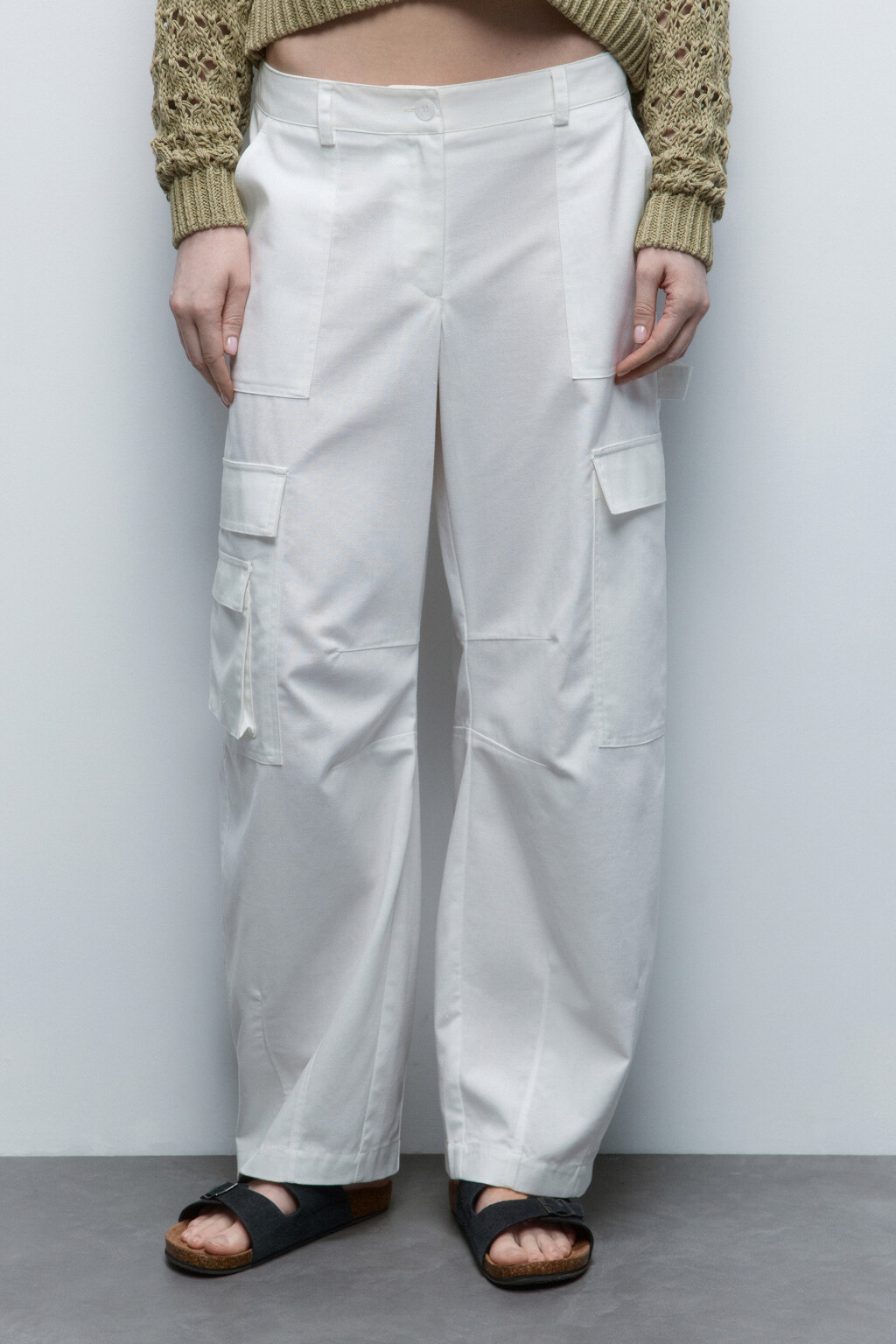 Брюки-карго широкие из льняной ткани - цвет белый - 2