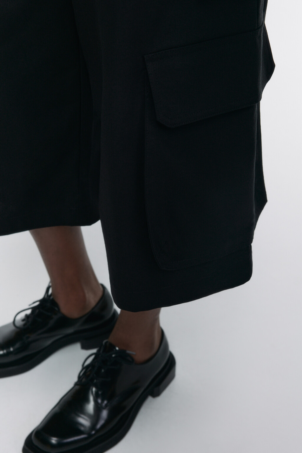 Брюки-кюлоты широкие льняные с карманами - цвет черный - 7