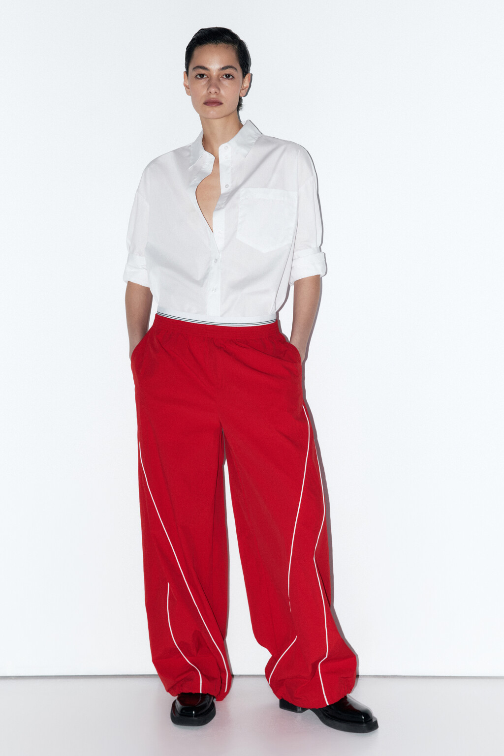 Брюки спортивные широкие с лампасами - цвет красный - 5
