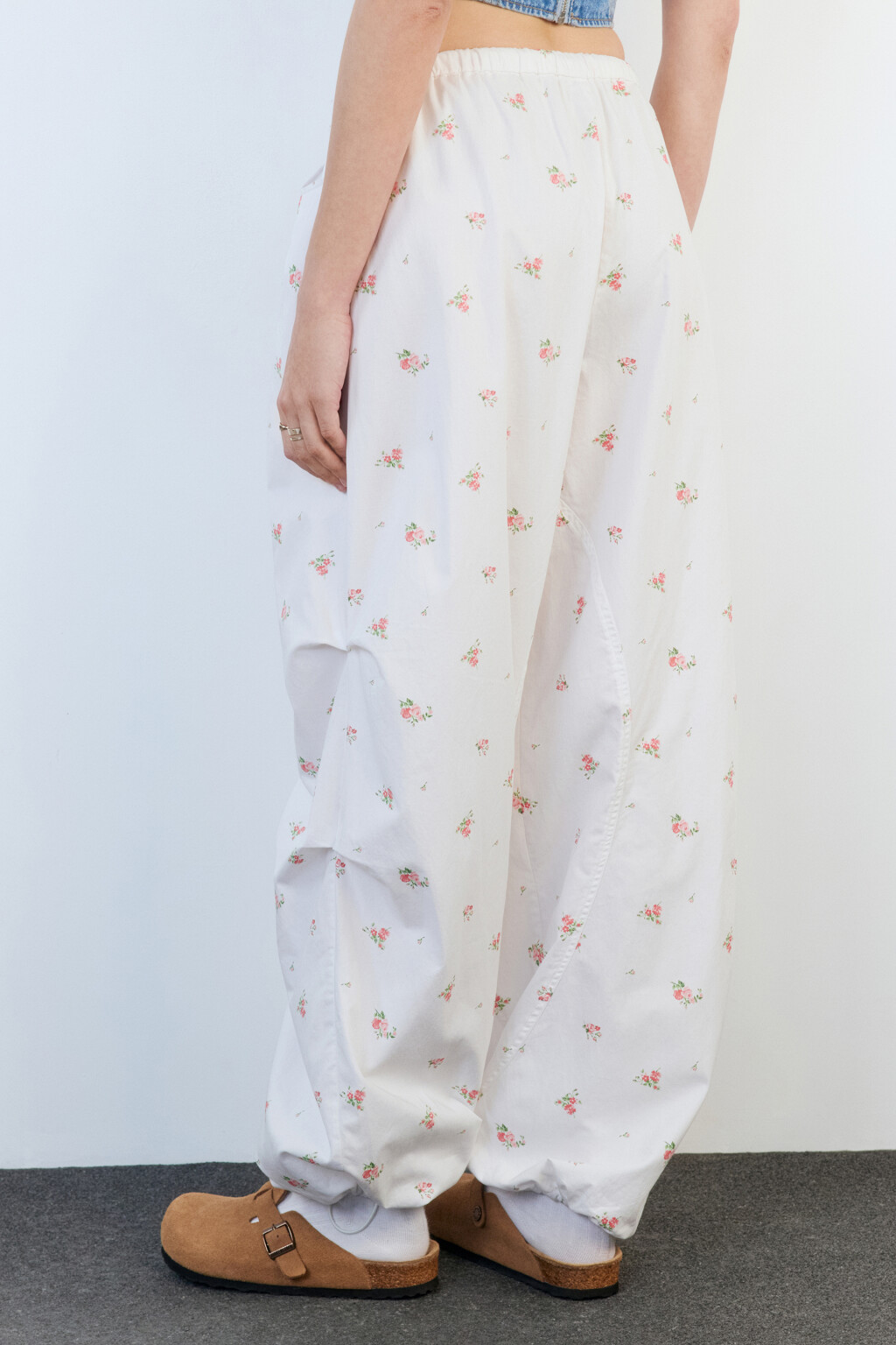Брюки-парашюты широкие хлопковые с принтом - цвет белый - 3