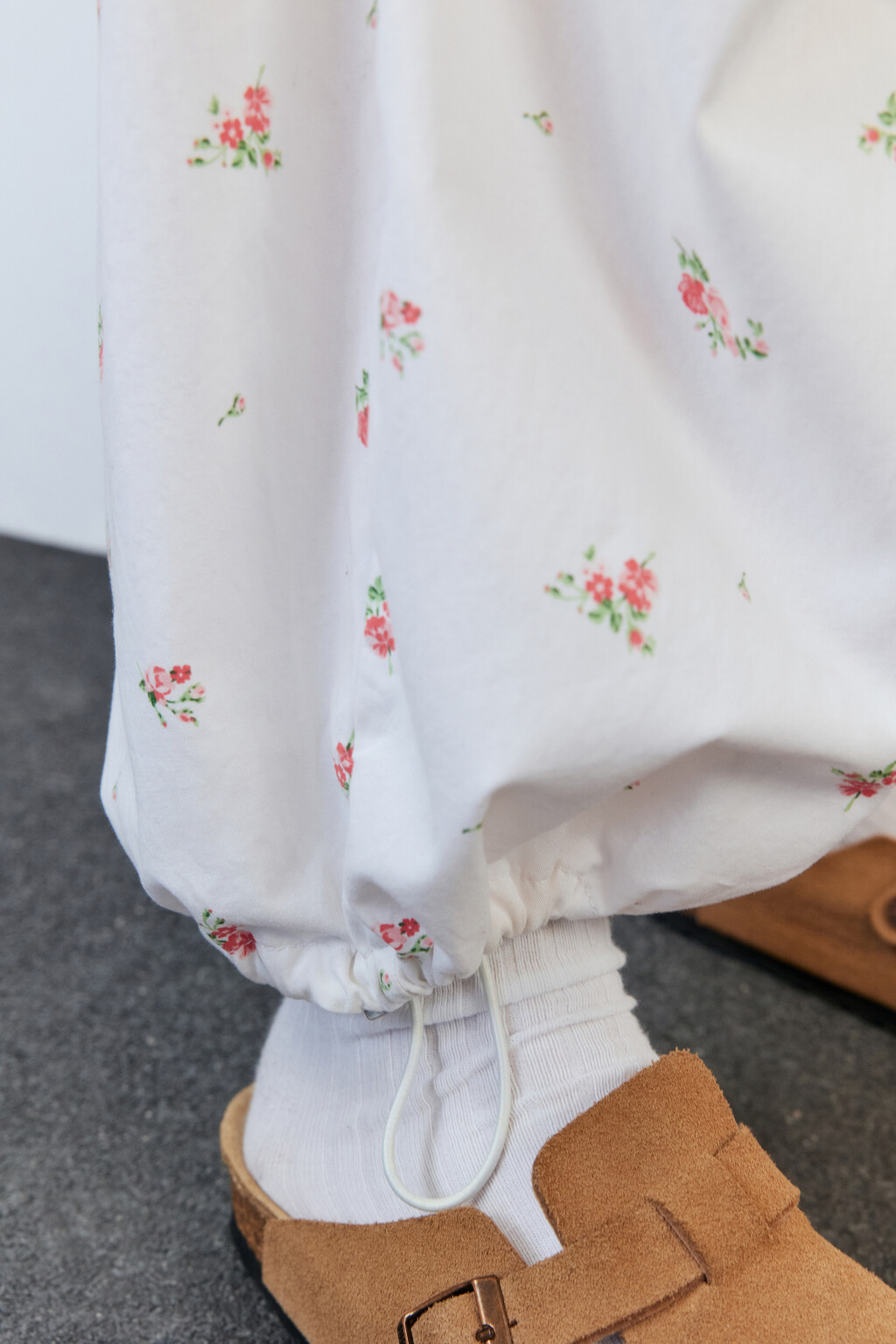 Брюки-парашюты широкие хлопковые с принтом - цвет белый - 7