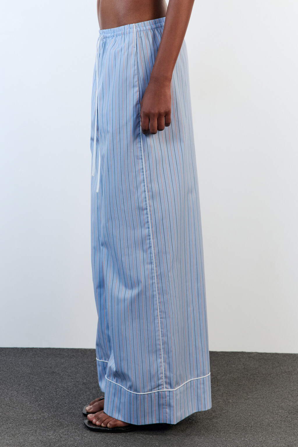 Брюки широкие в полоску в пижамном стиле - цвет голубой - 4