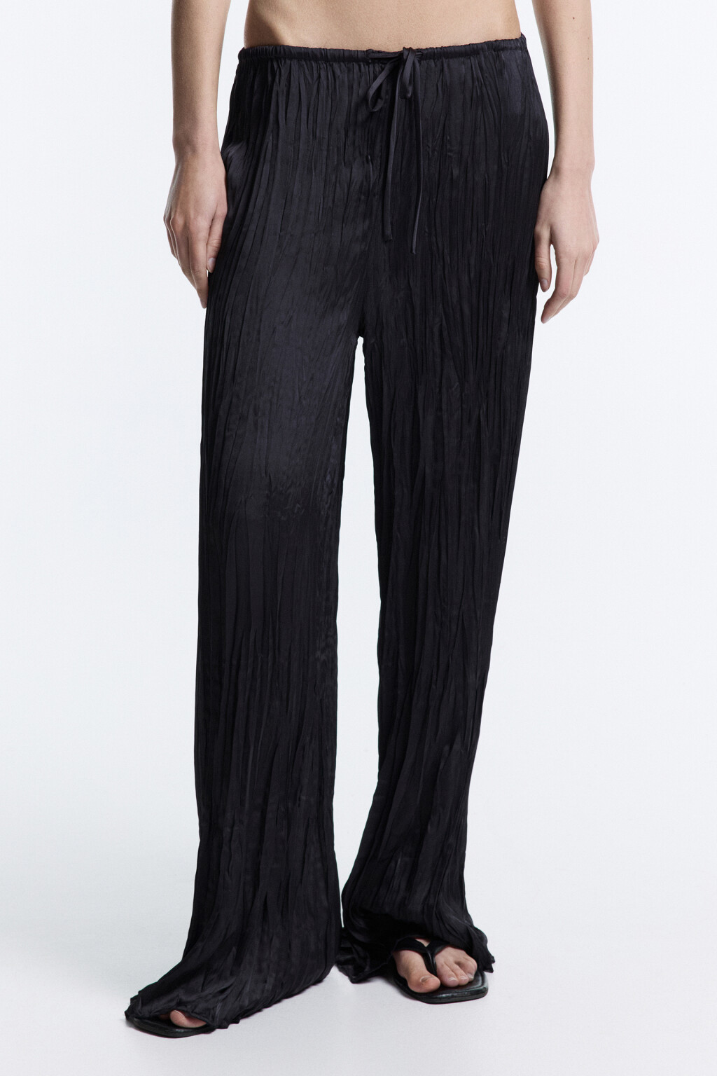 Брюки прямые из жатой атласной ткани - цвет серый - 2