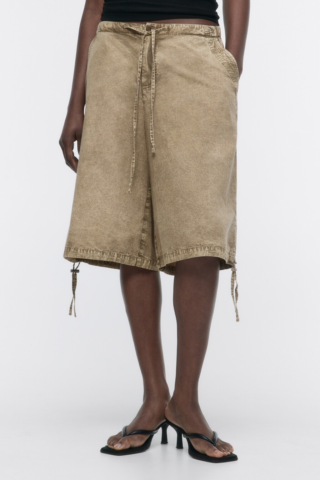 Шорты-бриджи с вареным эффектом - цвет бежевый - 2