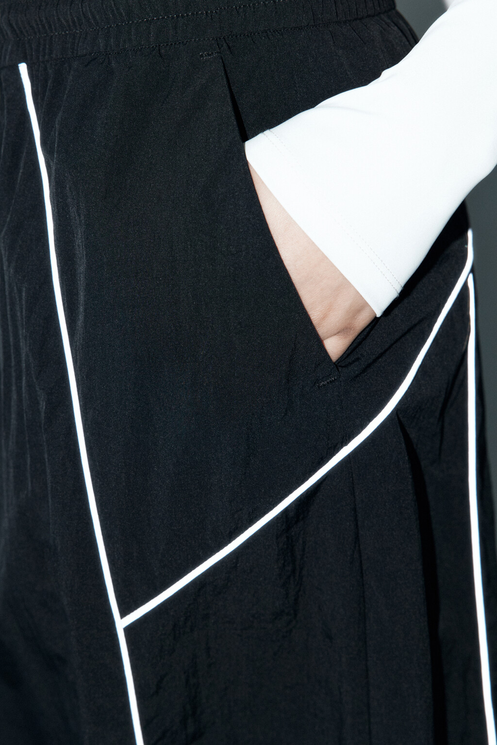 Юбка-трапеция миди с лампасами - цвет черный - 7