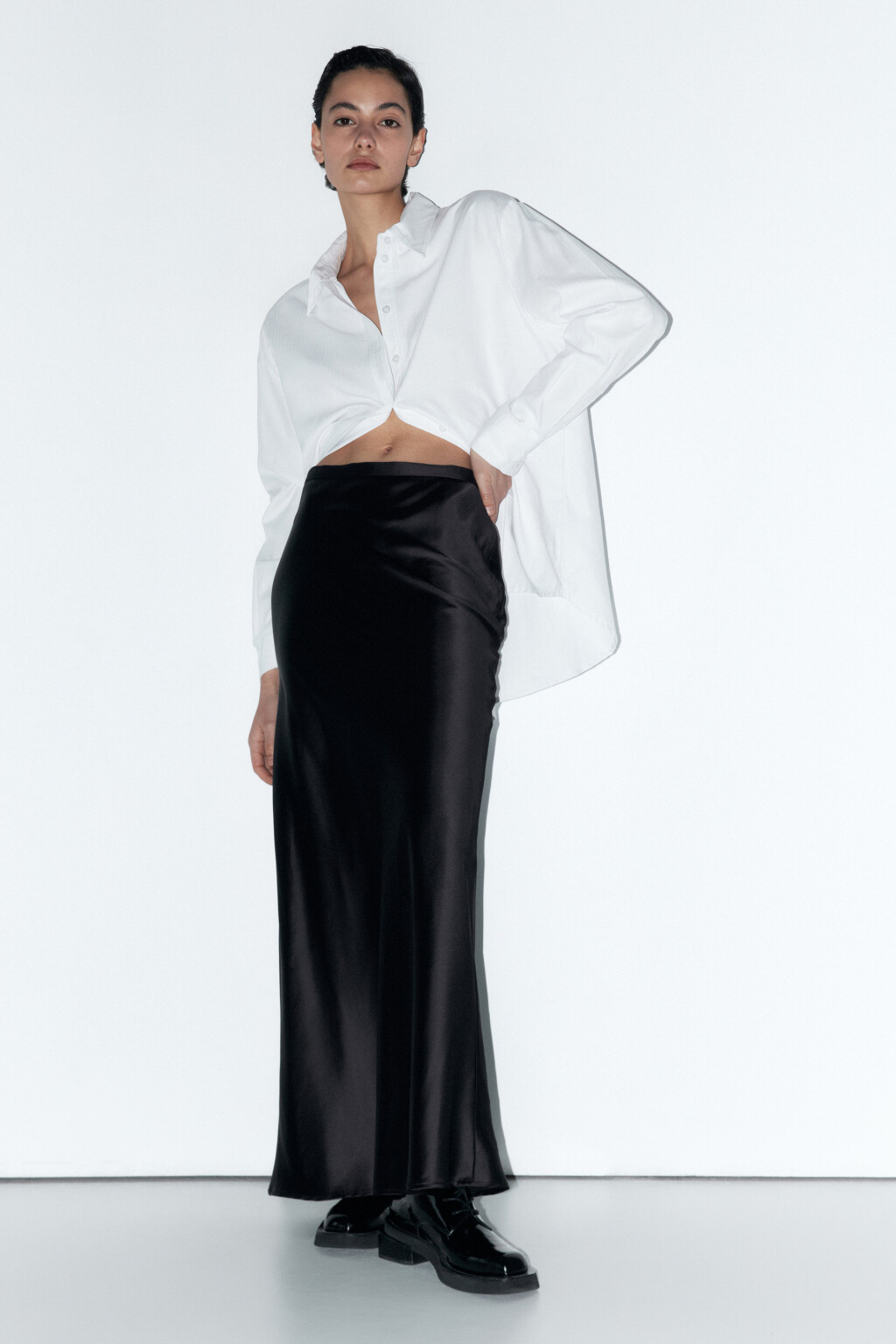 Юбка-трапеция макси сатиновая - цвет черный - 5