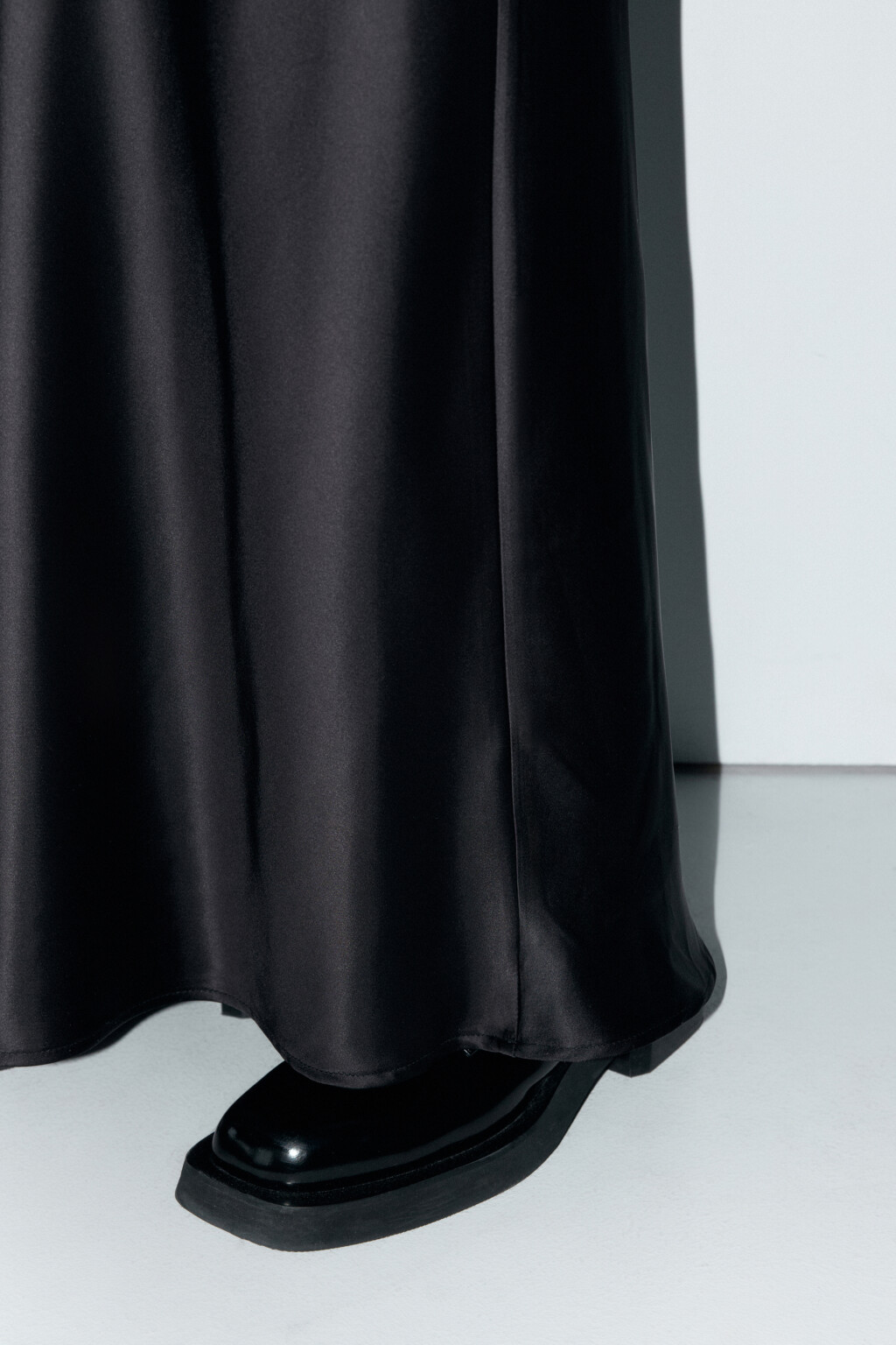 Юбка-трапеция макси сатиновая - цвет черный - 7