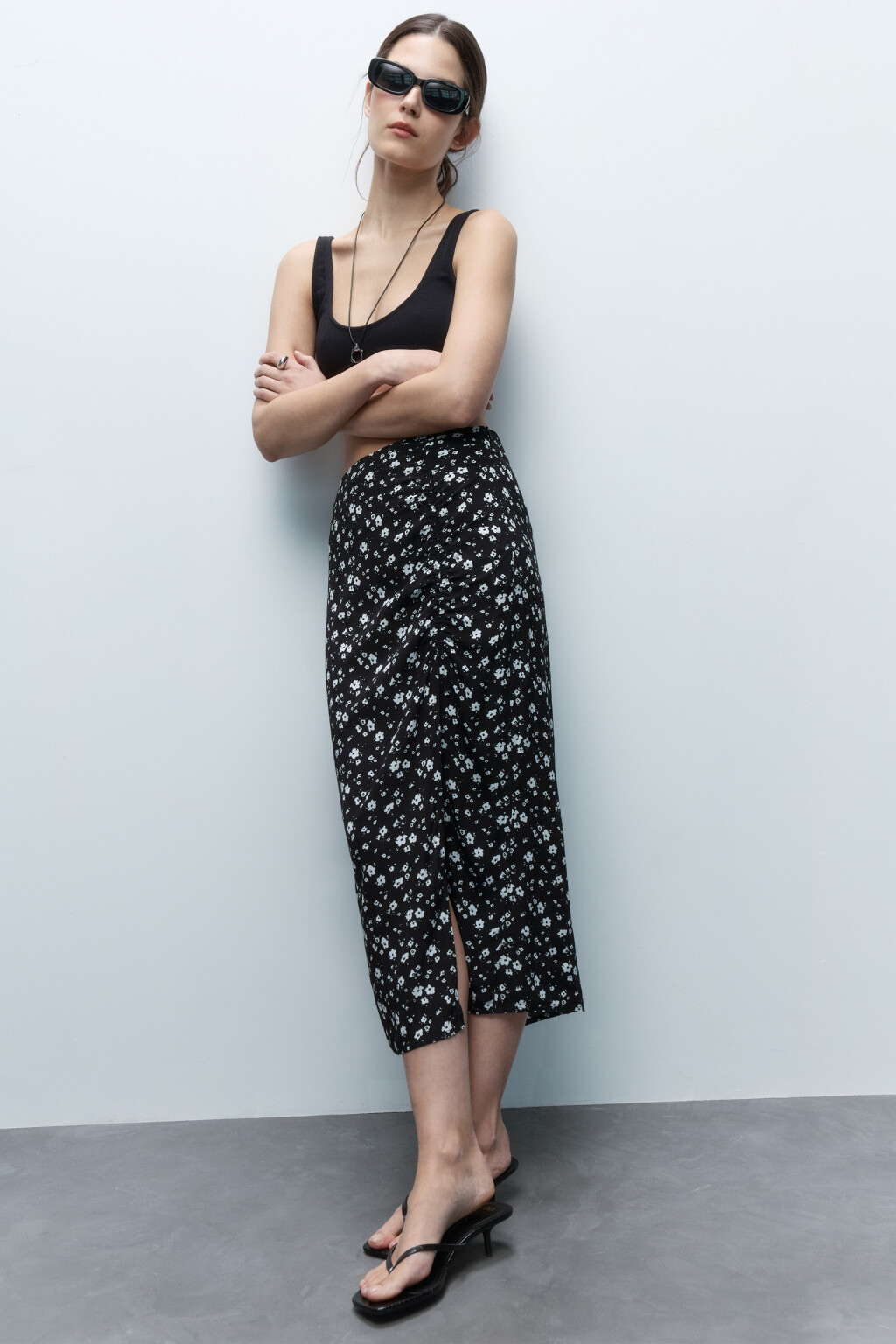 Юбка миди вискозная с разрезом - цвет черный - 6