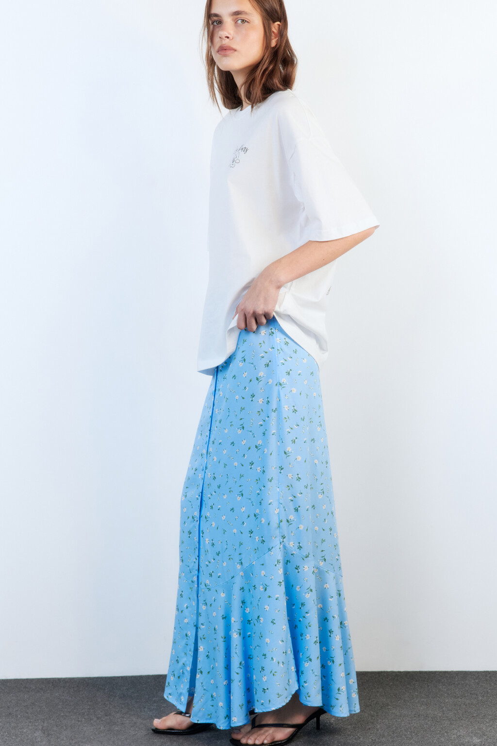 Юбка миди вискозная с пуговицами и воланами - цвет голубой - 1