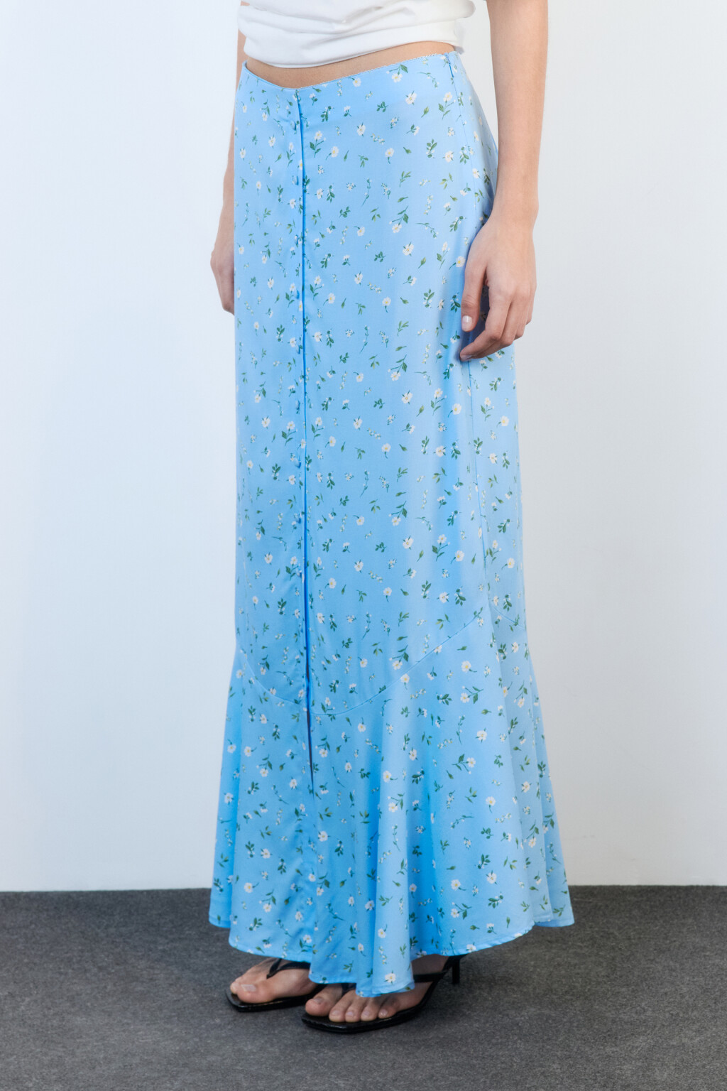 Юбка миди вискозная с пуговицами и воланами - цвет голубой - 3