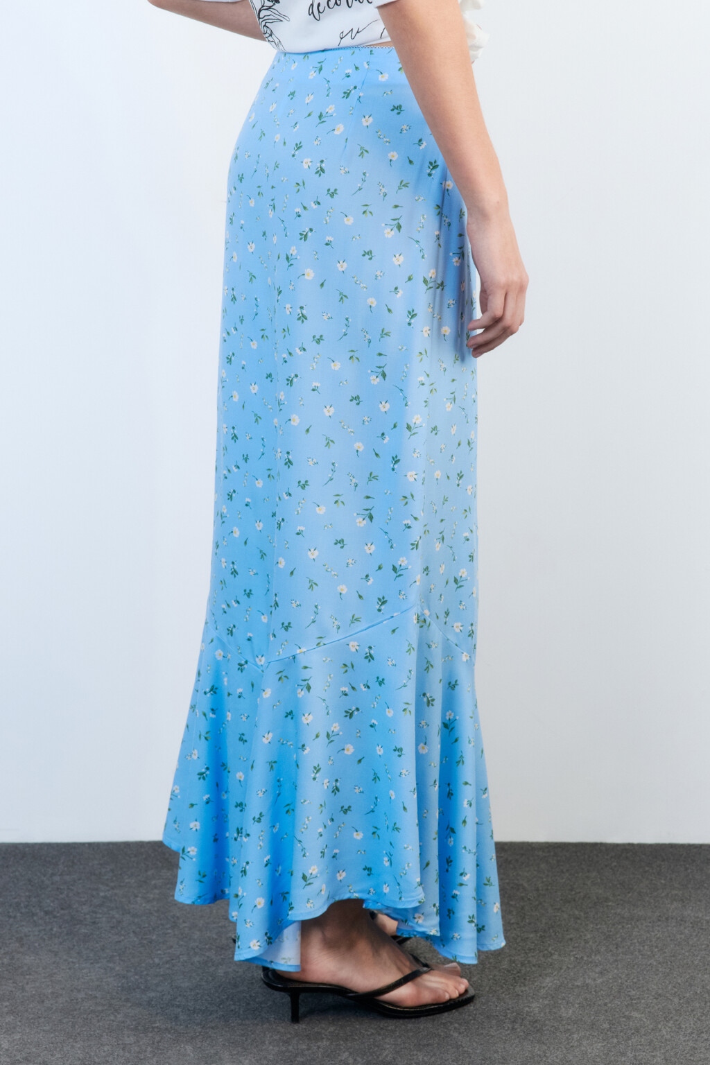 Юбка миди вискозная с пуговицами и воланами - цвет голубой - 4