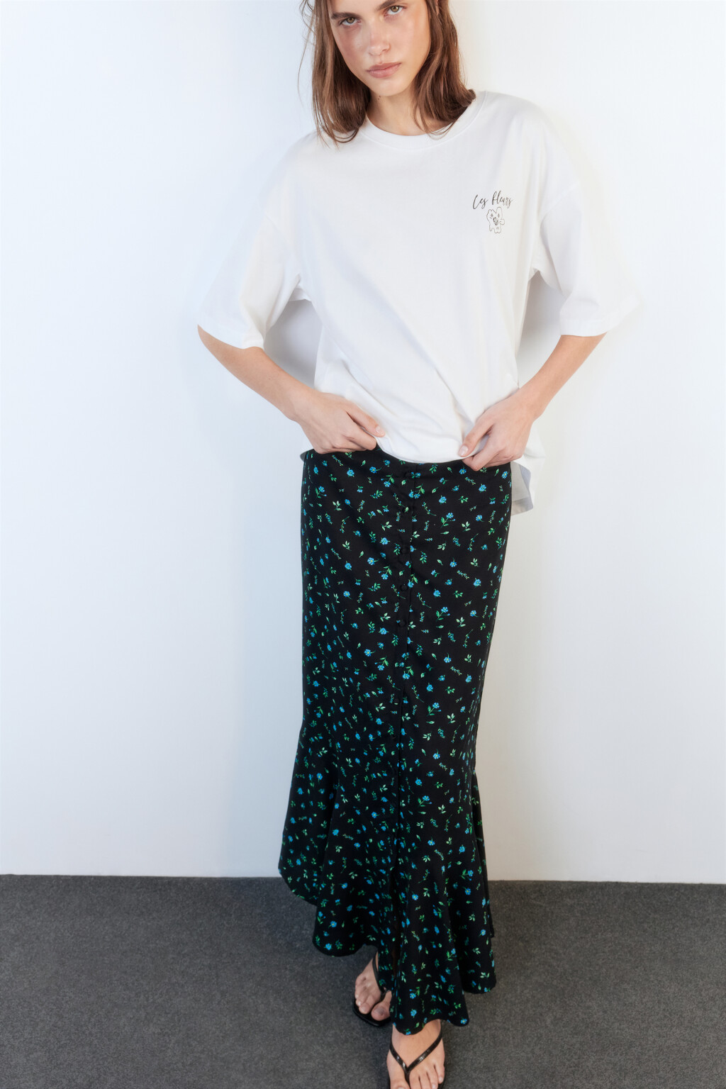 Юбка миди вискозная с пуговицами и воланами - цвет черный - 1