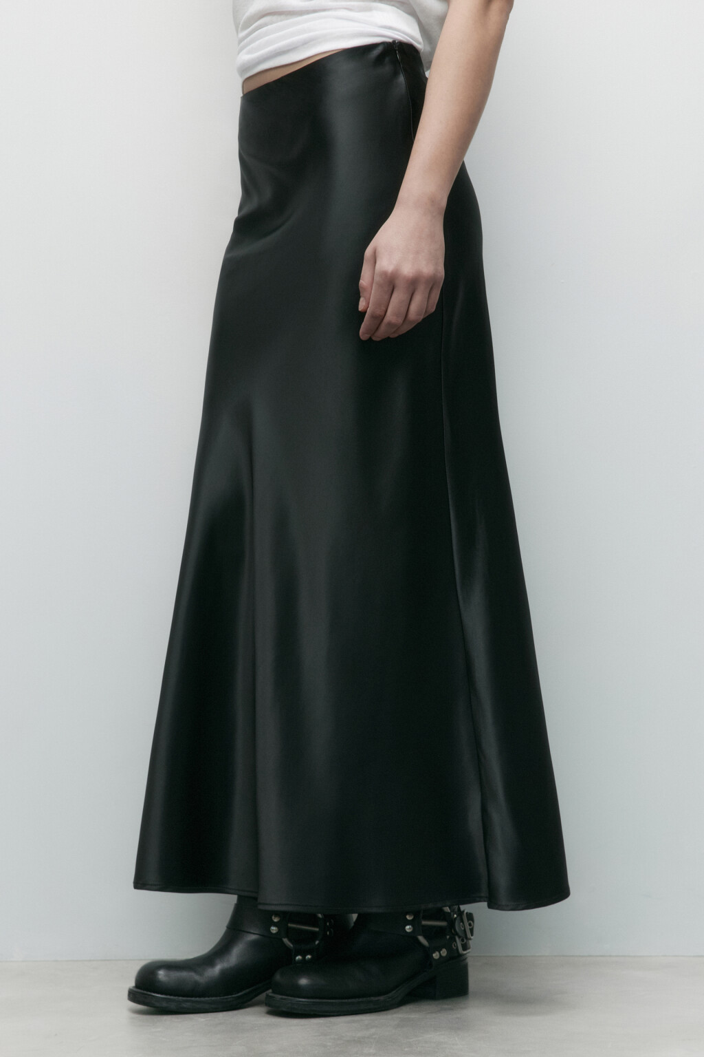 Юбка-трапеция макси атласная - цвет черный - 3