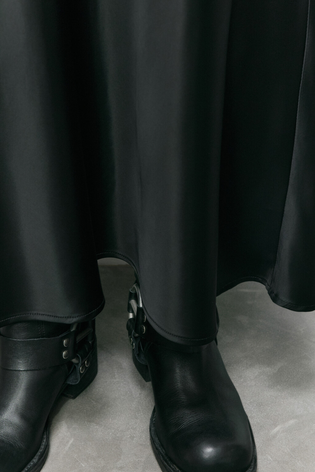 Юбка-трапеция макси атласная - цвет черный - 7