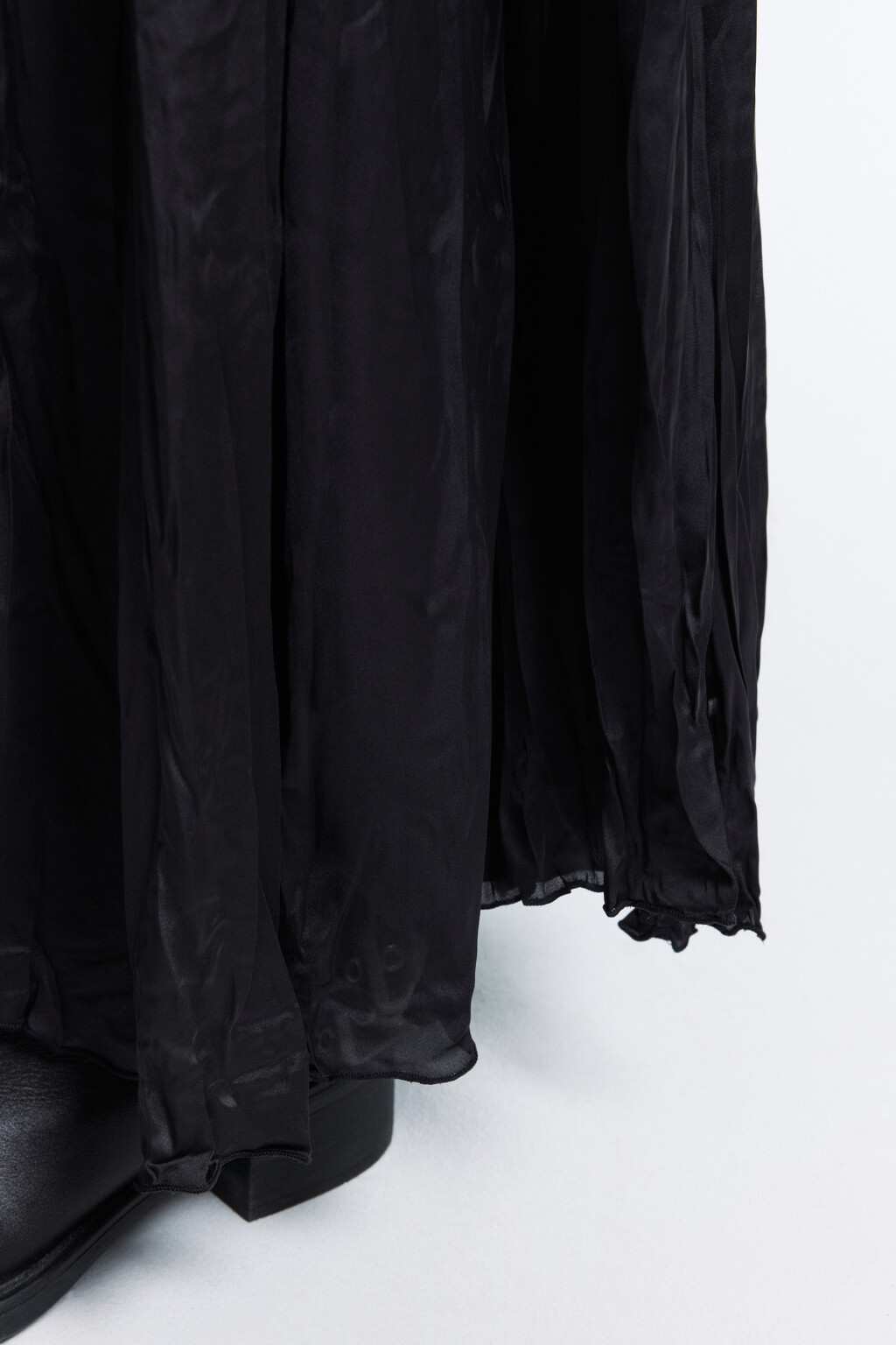 Юбка-трапеция макси из жатой атласной ткани - цвет серый - 7