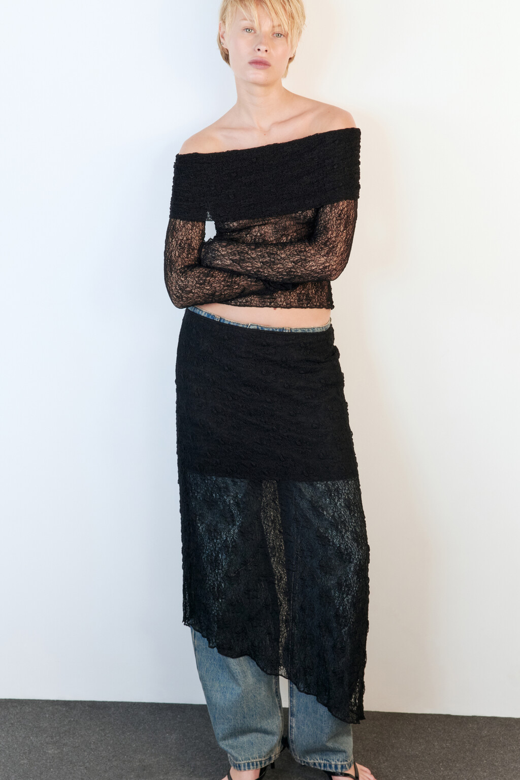 Юбка миди кружевная с асимметричным низом - цвет черный - 2