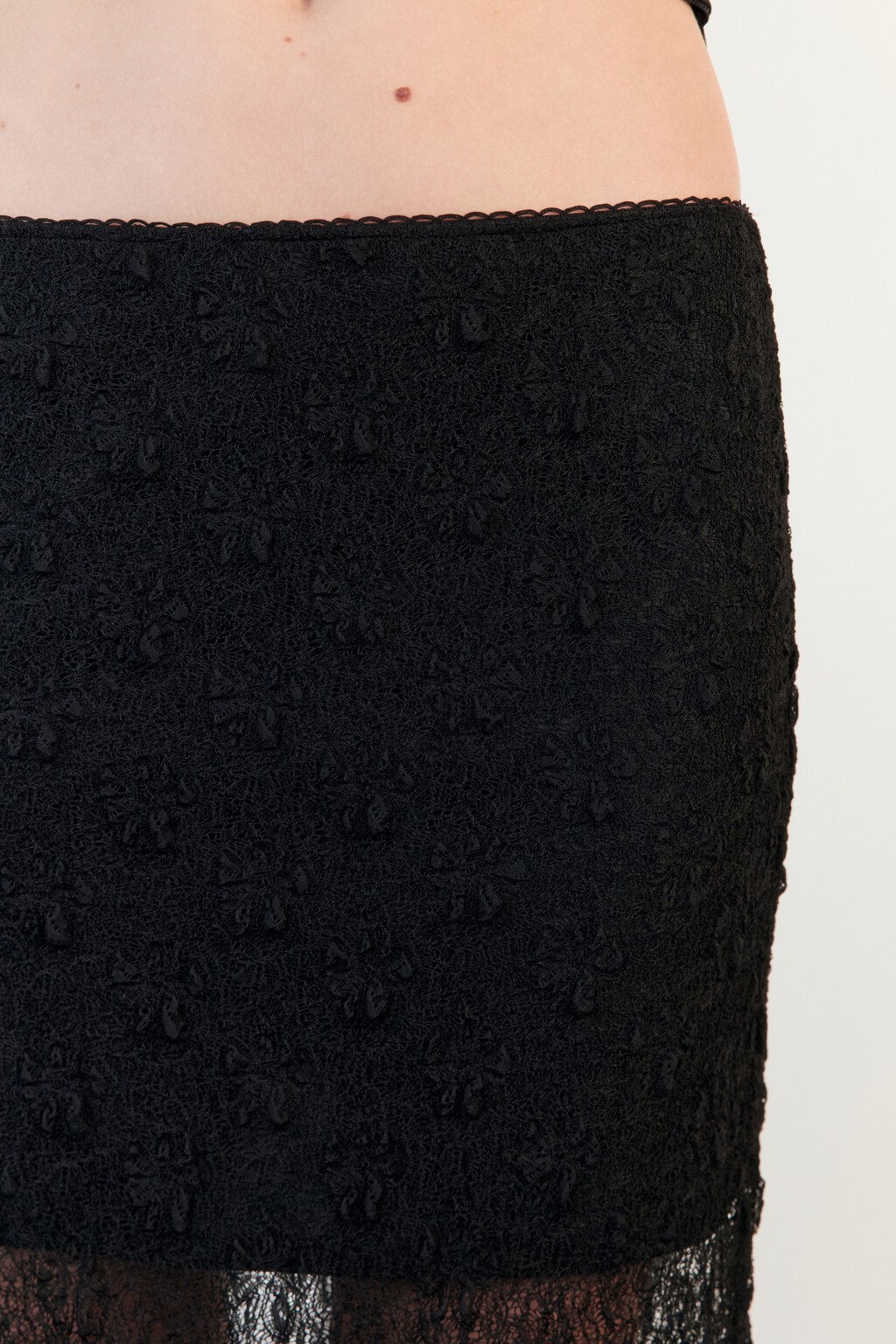 Юбка миди кружевная с асимметричным низом - цвет черный - 7