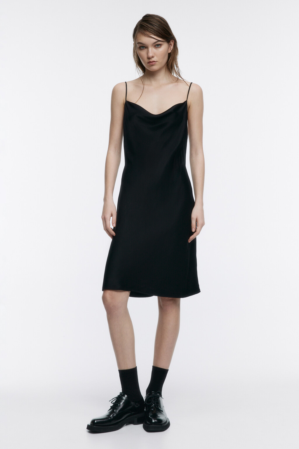 Платье-комбинация мини из вискозы - цвет черный - 6