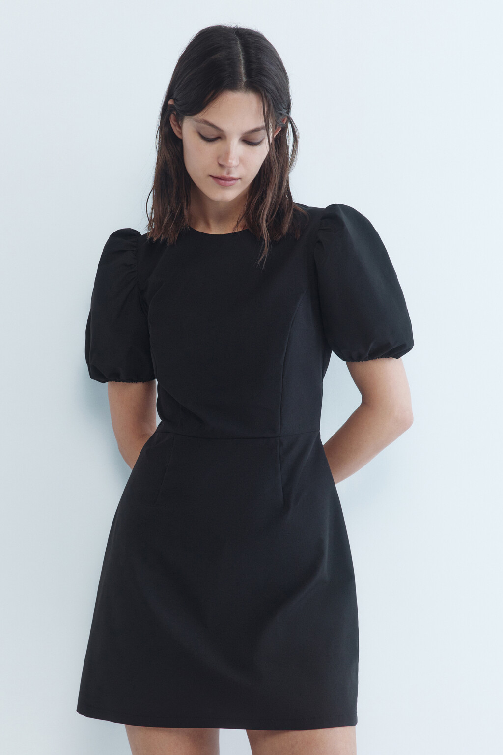 Платье мини с рукавами-фонариками - цвет черный - 2