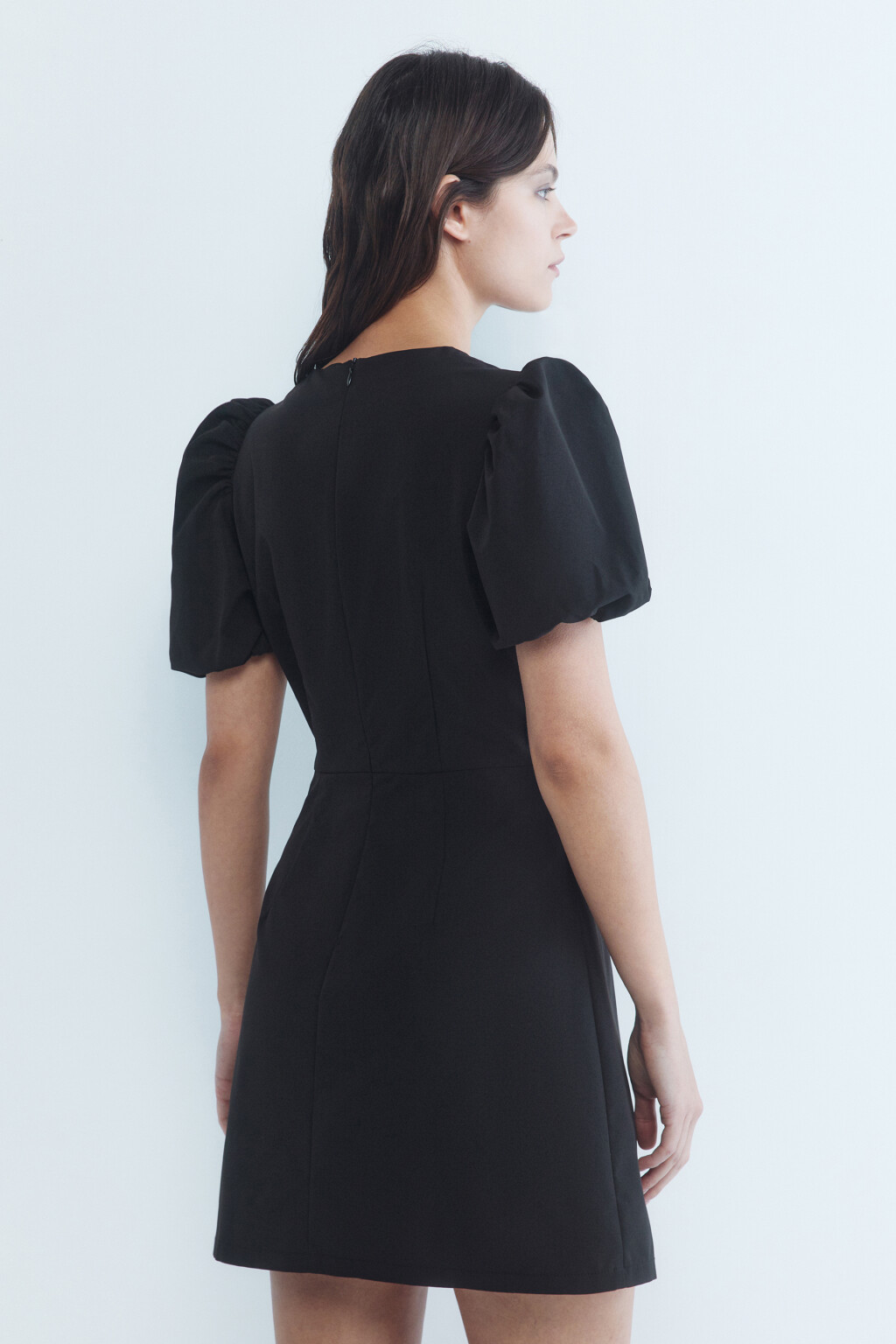 Платье мини с рукавами-фонариками - цвет черный - 4