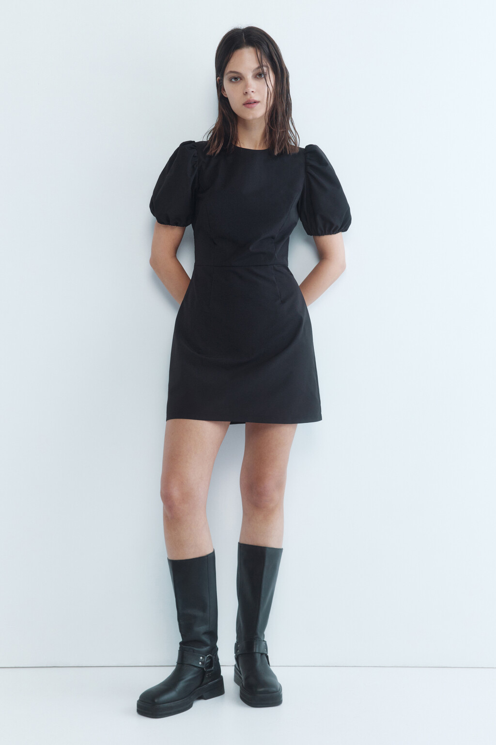 Платье мини с рукавами-фонариками - цвет черный - 5