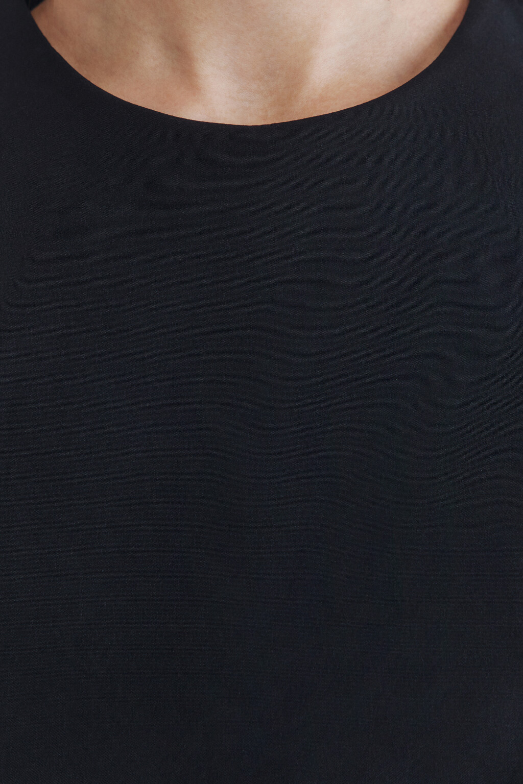 Платье мини с рукавами-фонариками - цвет черный - 6