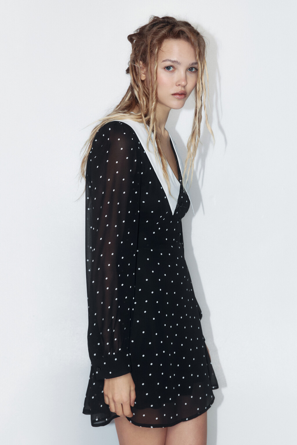 Платье шифоновое с белым воротничком - цвет черный - 2