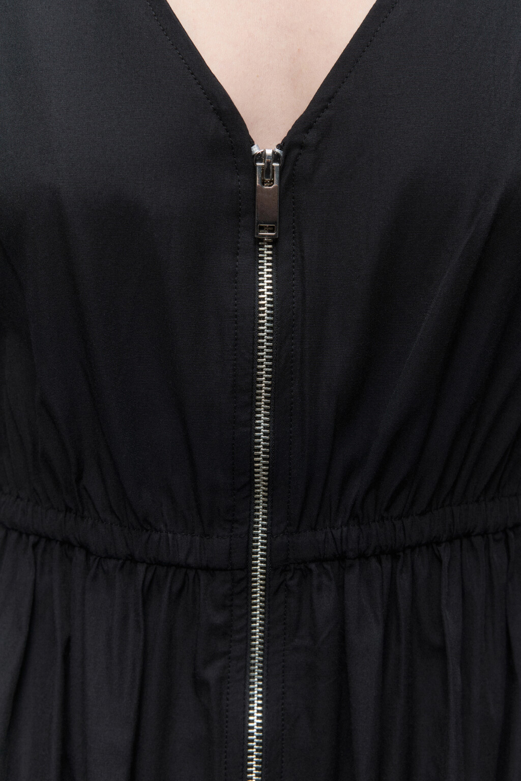 Платье-сарафан миди приталенное на молнии - цвет черный - 5