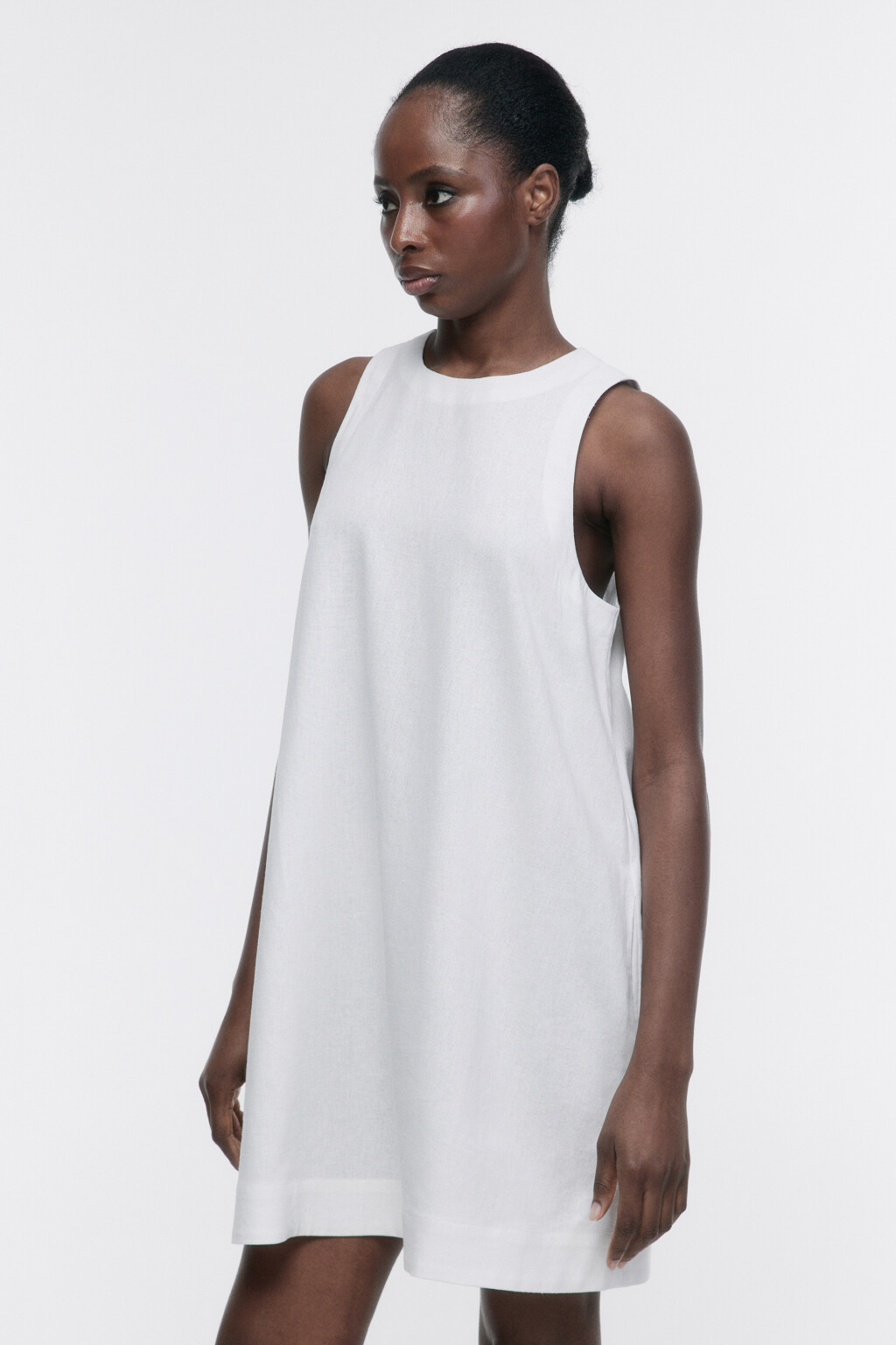 Платье А-силуэта мини льняное - цвет белый - 3