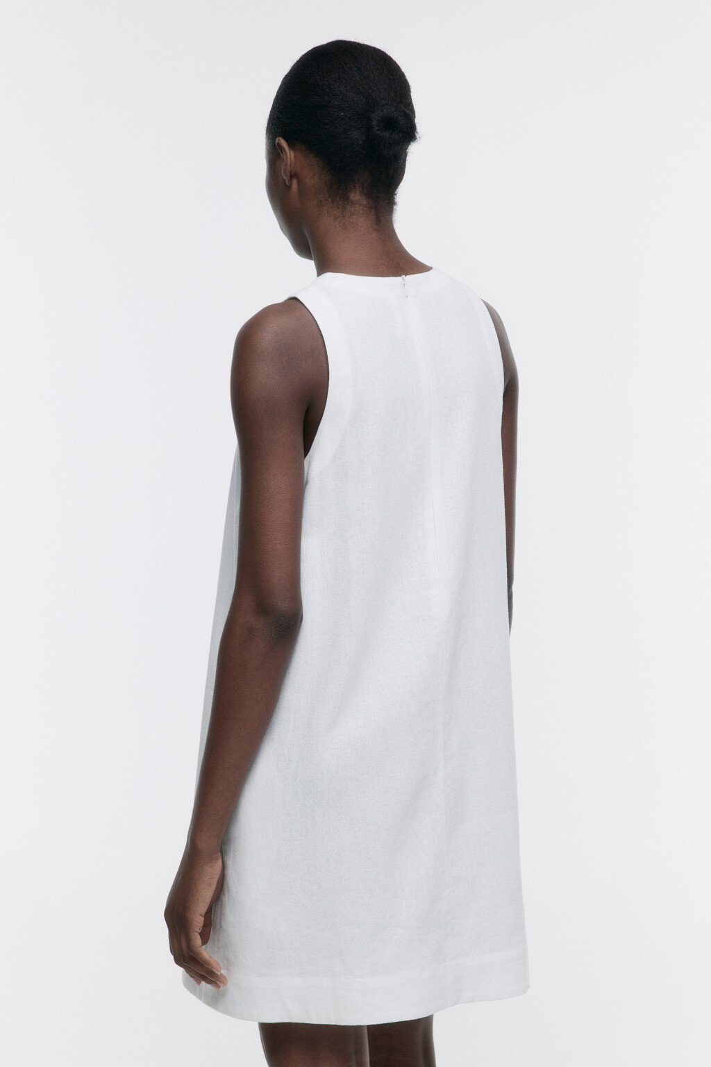 Платье А-силуэта мини льняное - цвет белый - 4