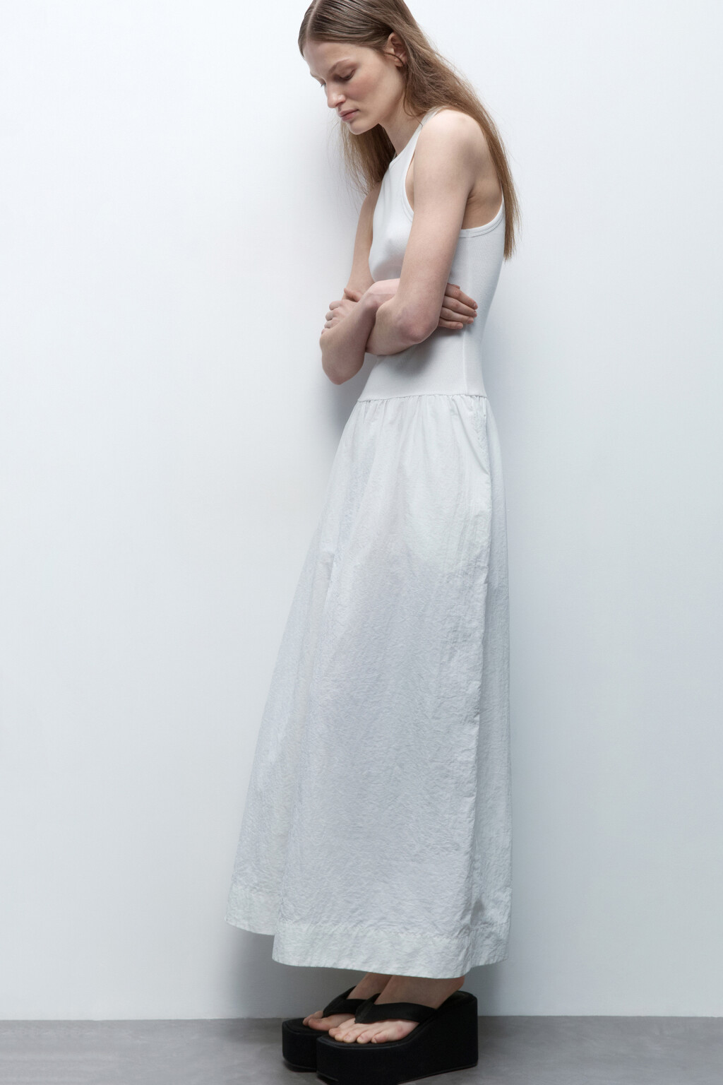 Платье-сарафан с верхом из майки в рубчик - цвет белый - 1