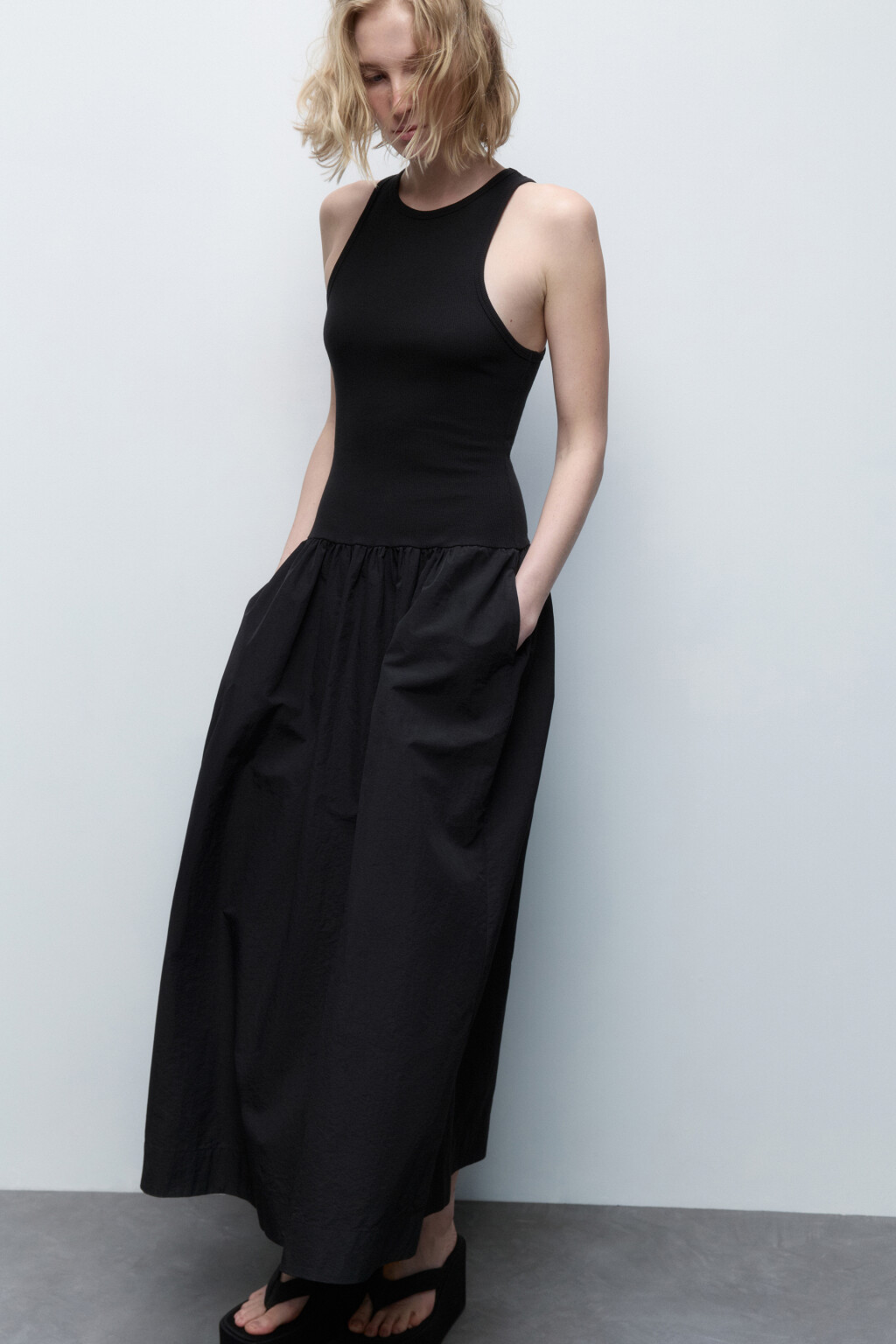 Платье-сарафан с верхом из майки в рубчик - цвет черный - 1