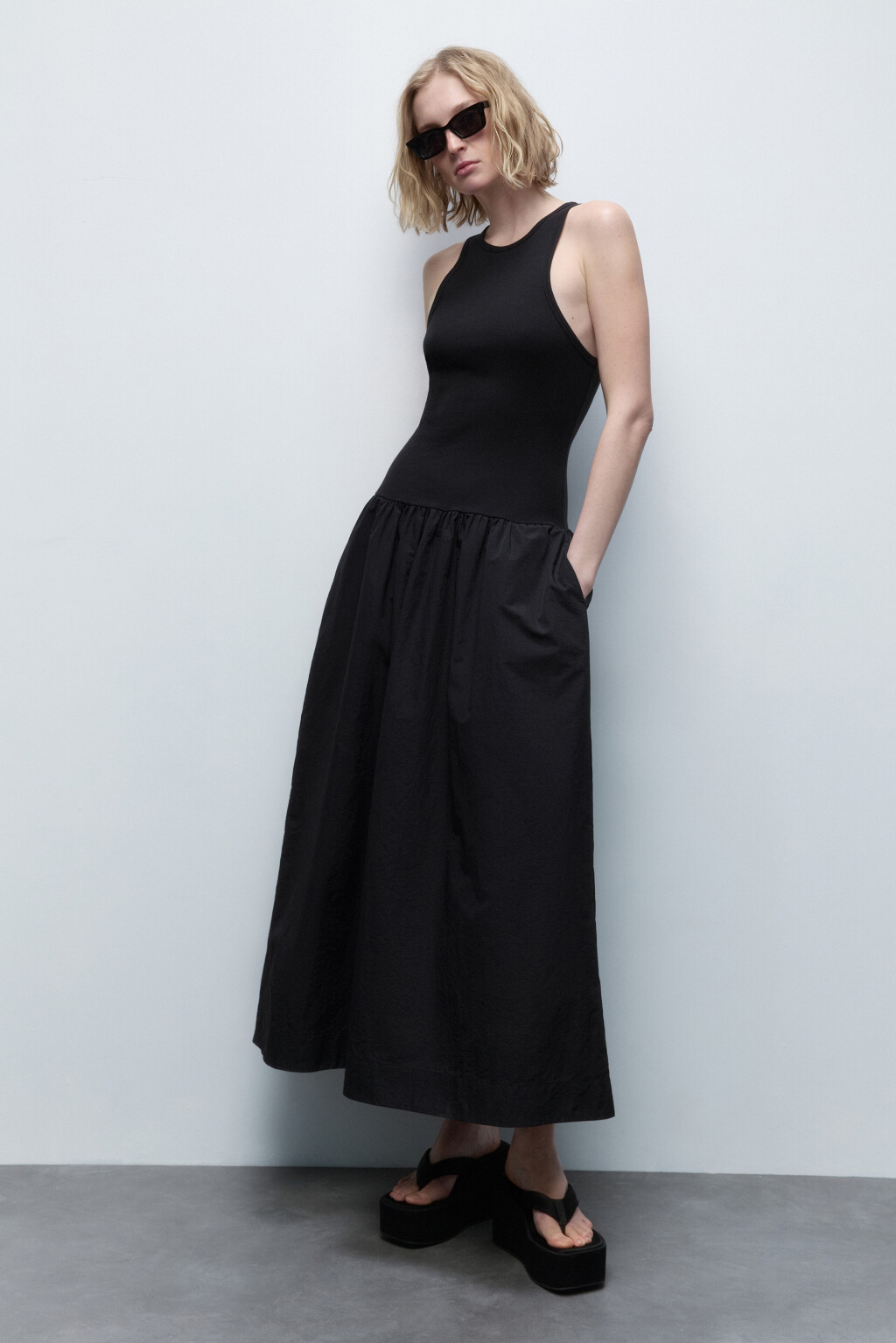 Платье-сарафан с верхом из майки в рубчик - цвет черный - 2