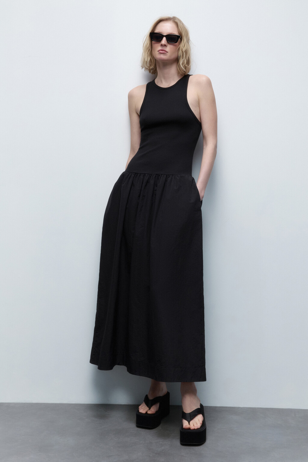 Платье-сарафан с верхом из майки в рубчик - цвет черный - 5