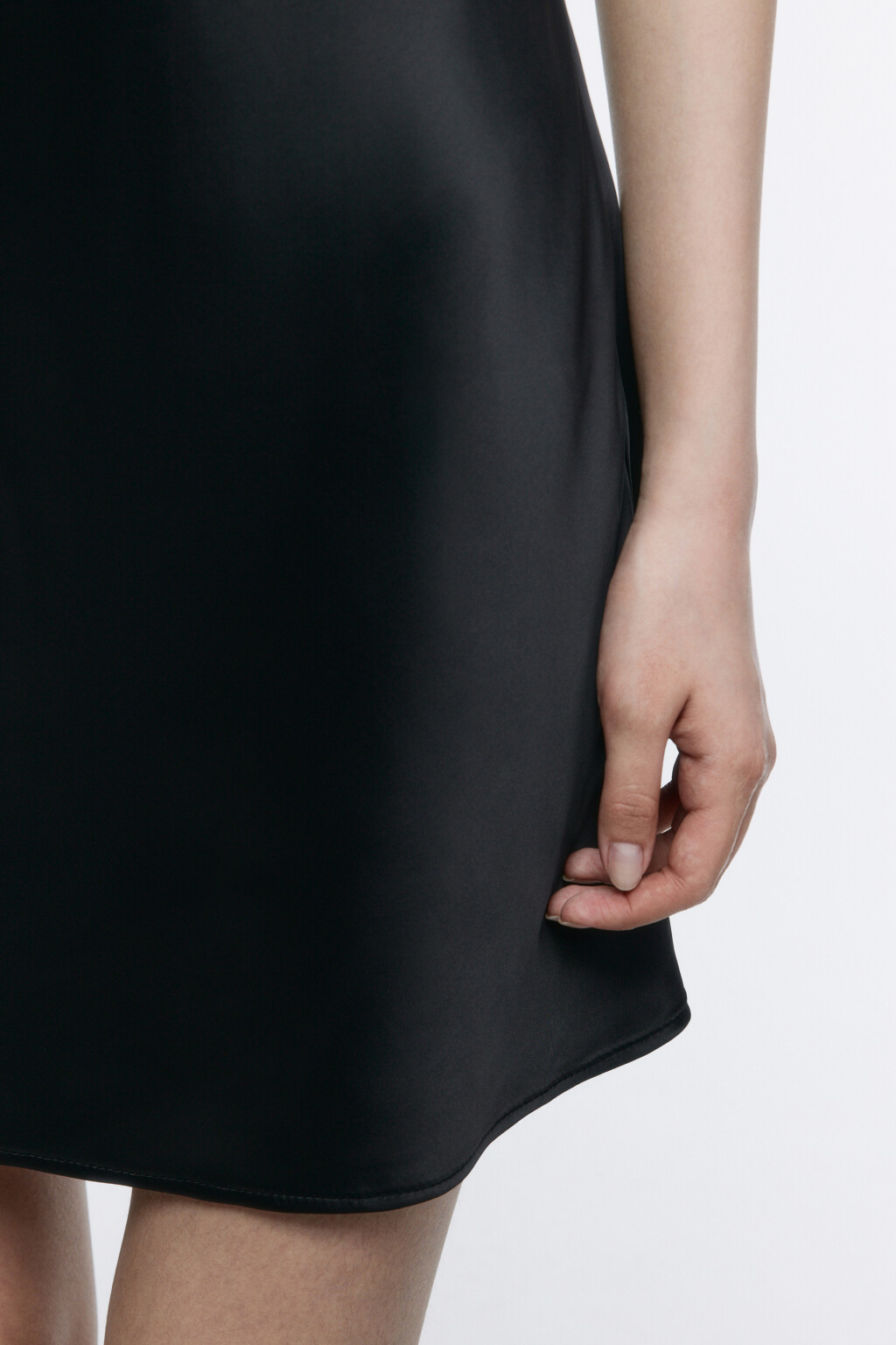 Платье-комбинация мини атласное - цвет черный - 7