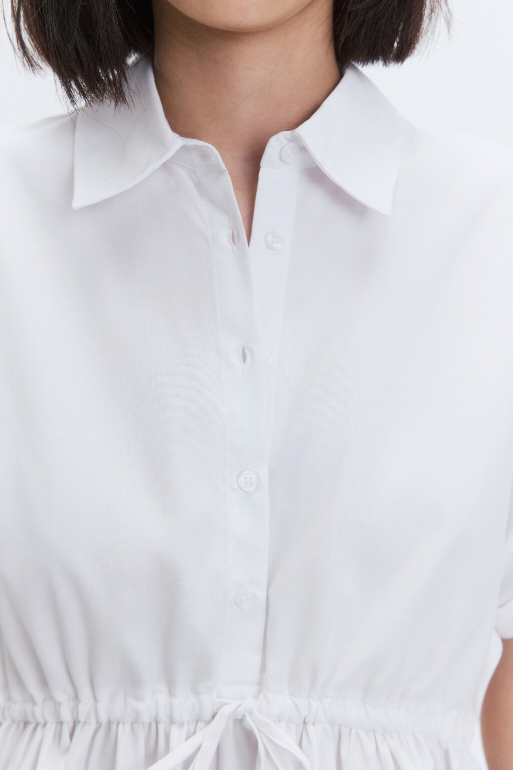 Платье-рубашка мини с ярусной юбкой - цвет белый - 6