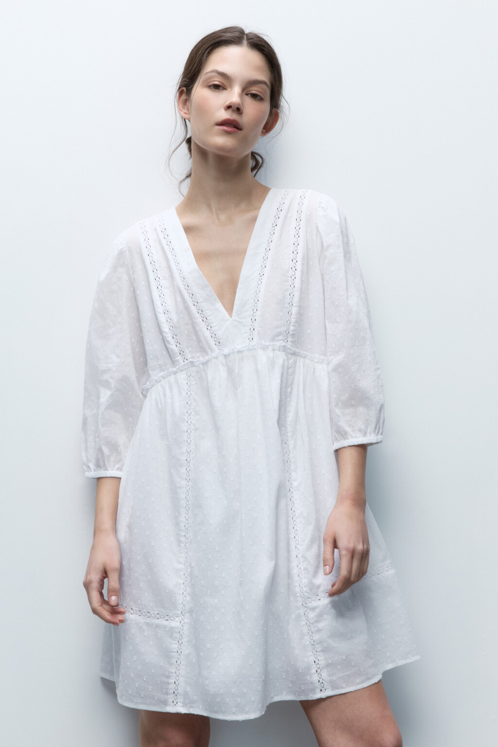 Платье А-силуэта хлопковое с V-вырезом - цвет белый - 2