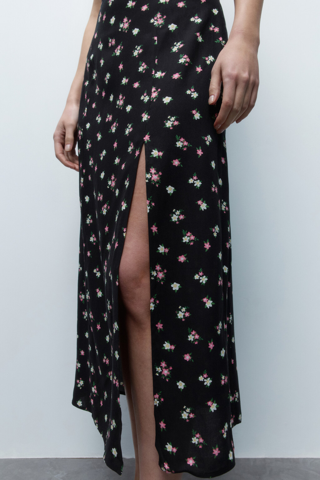 Сарафан миди вискозный с разрезом - цвет черный - 6