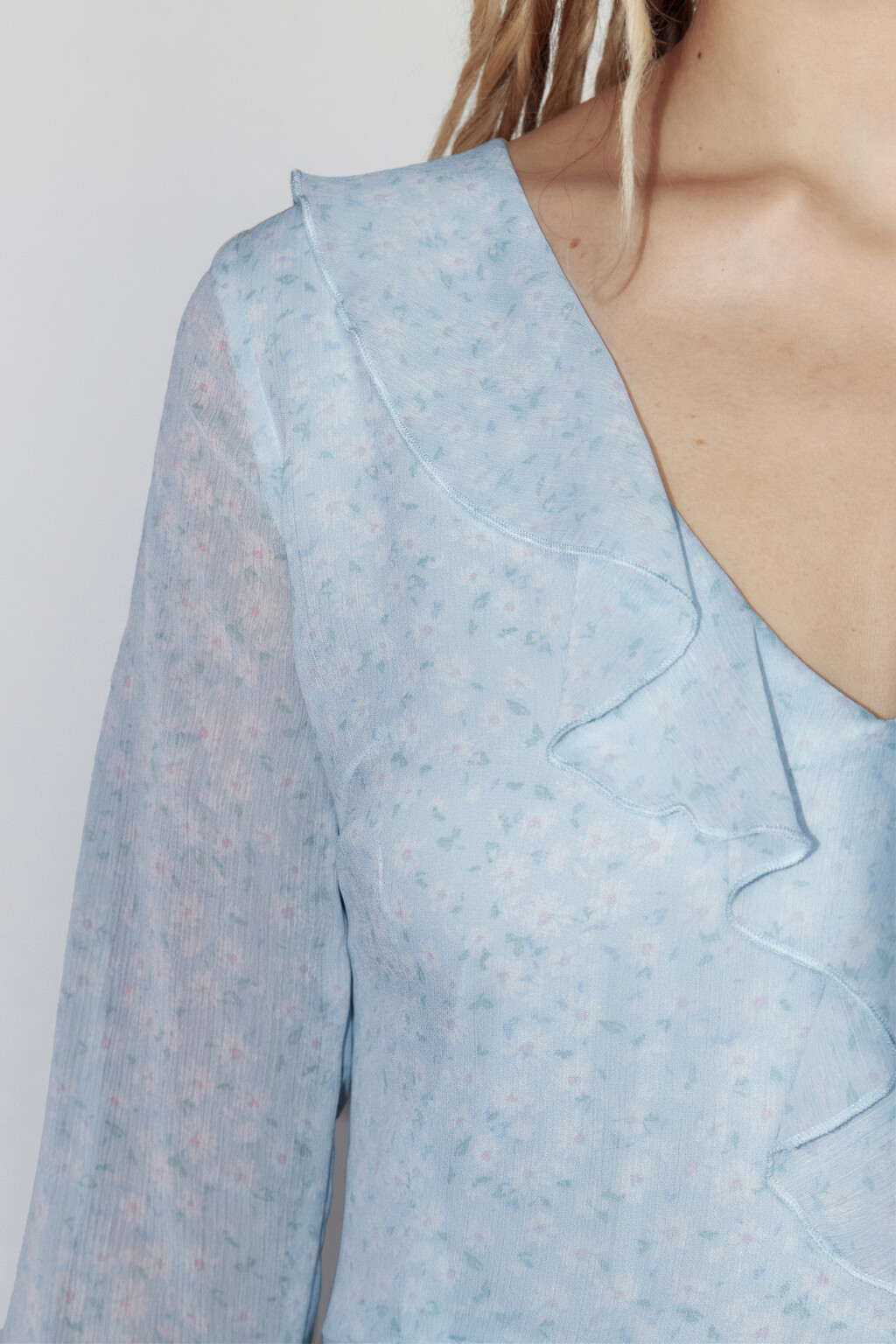 Платье мини шифоновое с воланами - цвет голубой - 6