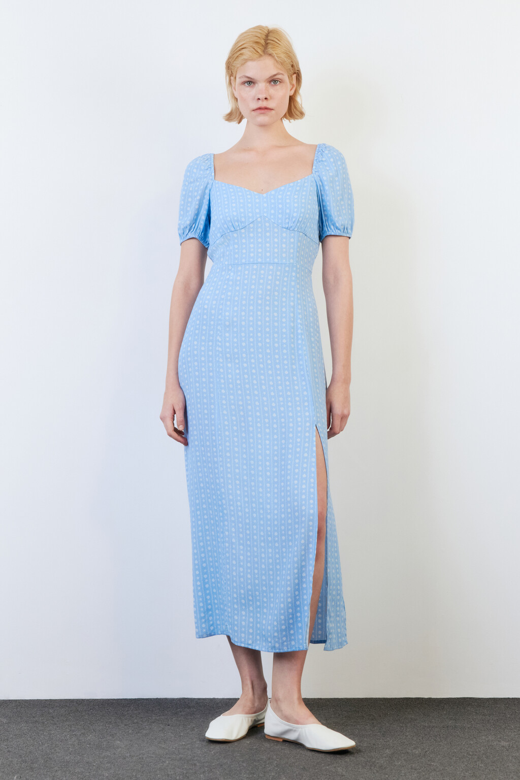 Платье миди вискозное с разрезом и принтом - цвет голубой - 2