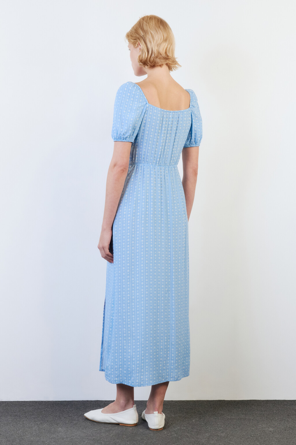 Платье миди вискозное с разрезом и принтом - цвет голубой - 4